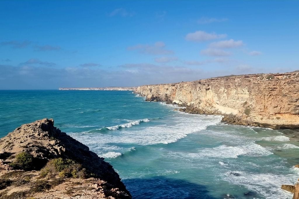 this is a picture of the Australian Bight which is along the Nullarbor Plain Road. Showing tourist attraction to people. 